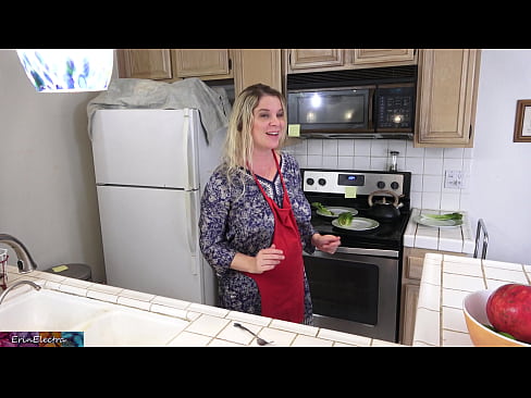 ❤️ Belle-mère qui le traie dans la cuisine avant son rendez-vous. ☑ Porno fb at fr.redgast4asset.ru ❤