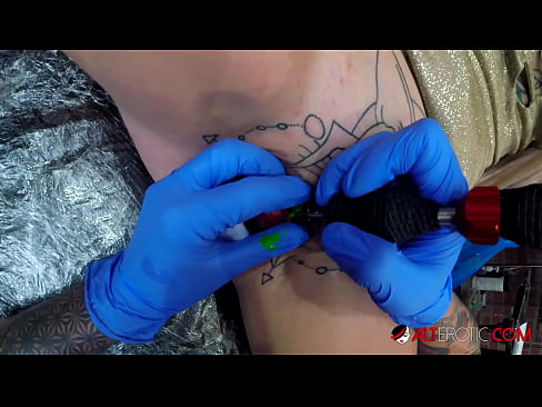 ❤️ Sully Savage, une chaudasse extrêmement tatouée, s'est fait tatouer le clitoris. ☑ Porno fb at fr.redgast4asset.ru ❤